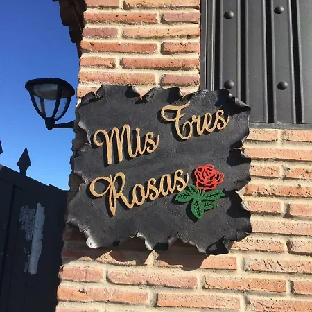 Holiday home Mis Tres Rosas